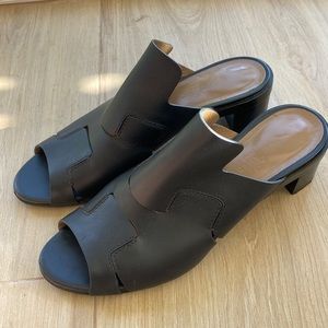 Hermes black leather sandals. Size 38.5 /Us 8.5